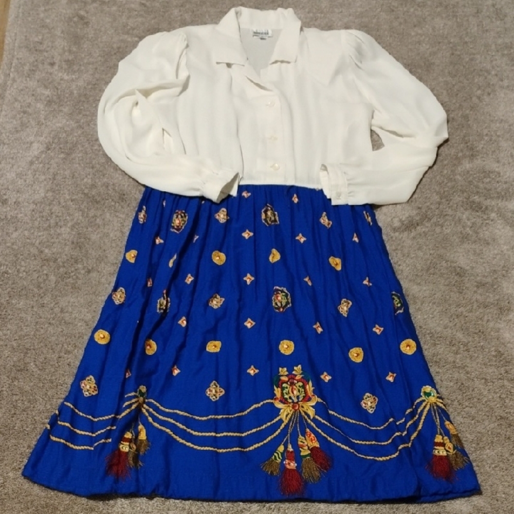Leslie Fay Vintage Tassel Medallion Print Dress